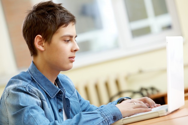 formation-informatique-adolescent